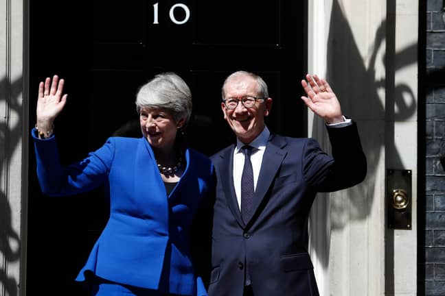 特蕾莎·梅（Theresa May）和丈夫菲利普（Philip）离开唐宁街（Downing Street）。信用：PA