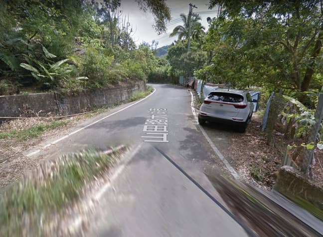 寻找白色起亚SUV，您很奇怪b ***** d。图片来源：Google Maps/Asia电线