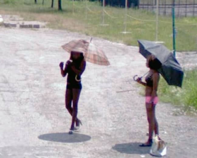 破碎了。Google斑点这些妓女。图片来源：Google Maps