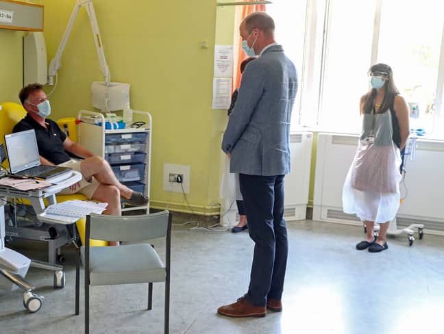 剑桥公爵访问了牛津疫苗试验中的一名参与者。信用：PA