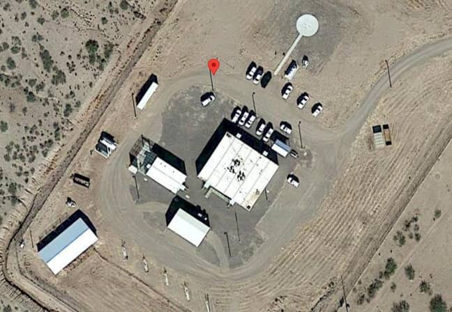 Google地图用户认为沙漠中的这种孤立的设施正在进行外星研究。（信用：Google Maps）