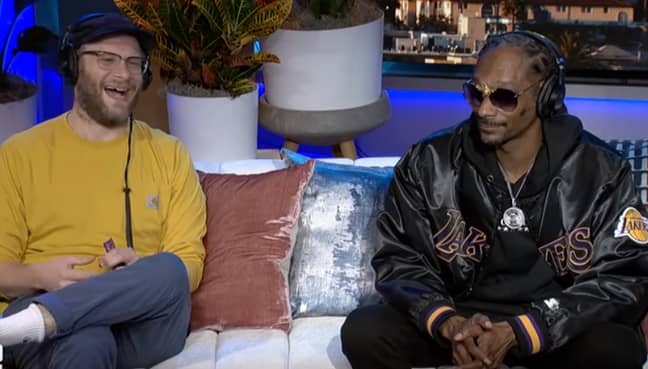 史努比（Snoop）在霍华德·斯特恩（Howard Stern Show）上与塞思·罗根（Seth Rogen）一起启示。图片来源：霍华德·斯特恩（Howard Stern Show）