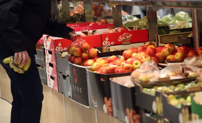 塞恩斯伯里（Sainsbury's）正在将塑料袋刮下来，以获取诸如水果和蔬菜之类的松散物品。信用：PA