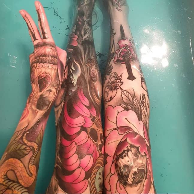 她的目标是打击有关工作场所纹身的刻板印象。图片来源：Instagram/@rosesarered_23