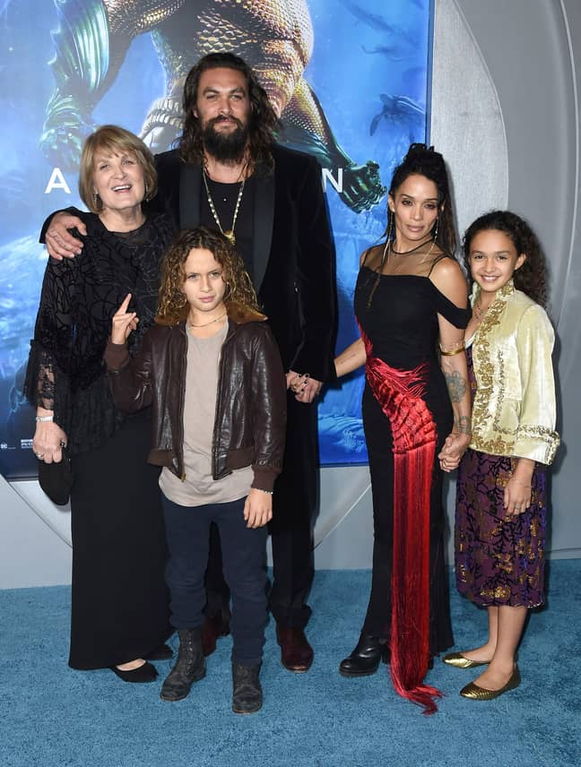 Jason Momoa和妻子Lisa Bonet，他的两个孩子和他的妈妈Coni。学分：Jordan Strauss/Invision/AP/Shutterstock