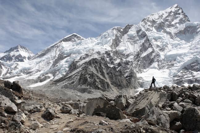 对于探险家和冒险家来说，珠穆朗玛峰是世界上最艰巨的挑战之一。学分：PA“width=