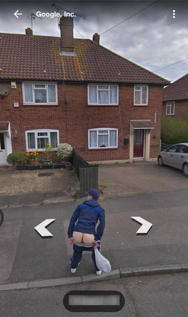 托比·沙利文（Toby Sullivan）发现了Google Street View汽车，并将他的凯克（Kecks）拉下。信用：肯尼迪新闻和媒体必威杯足球