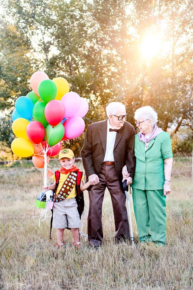 以利亚和他的曾祖父母理查德（Richard）和卡罗琳（Caroline）。图片来源：雷切尔常任摄影“width=