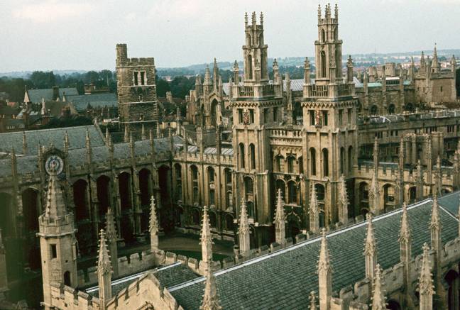 牛津大学投票赞成了学生委员会活动的BSL拍手。信用：PA