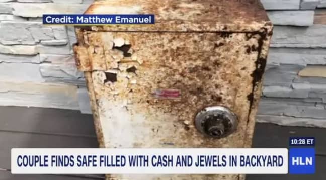 在纽约斯塔顿岛发现的保险箱。来源:美国有线电视新闻网