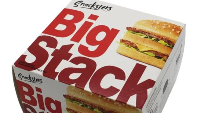 阿尔迪（Aldi）的大堆栈汉堡（Big Stack Burger）就像麦当劳（McDonald's Big Mac）的信用：Aldi