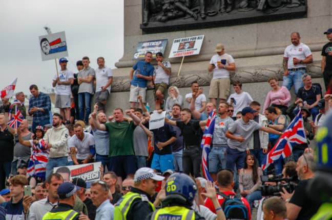 汤米·罗宾逊（Tommy Robinson）的支持者占领特拉法加广场（Trafalgar Square）。信用：PA