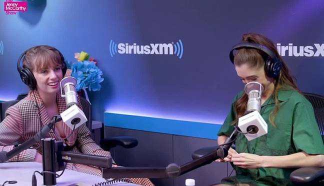 Maya和Natalia在Siriusxm上聊天。信用：siriusxm.