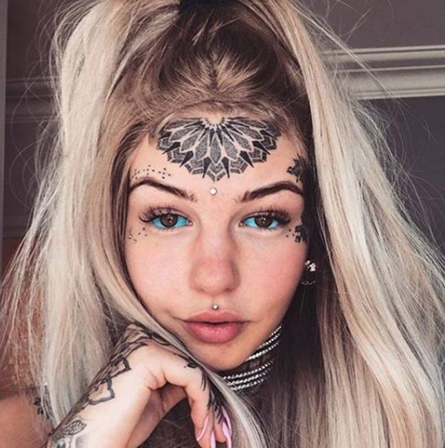 琥珀·卢克（Amber Luke）只有她的几个商标纹身。学分：Instagram/Amber Luke