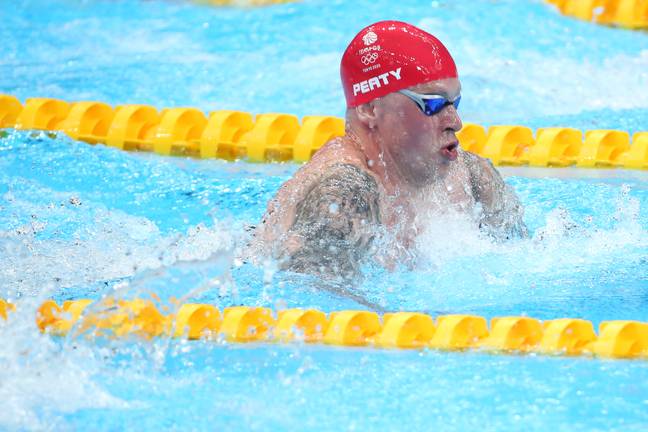 亚当·佩蒂（Adam Peaty）参加了东京2020年奥运会的男子100m蛙泳比赛