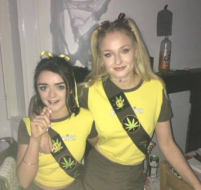 两人打扮成“哈希布朗尼”。学分：Instagram/Sophie Turner