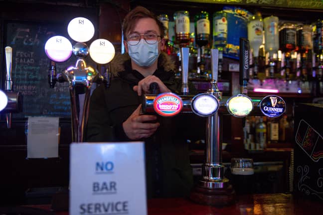自2020年3月以来，酒吧服务已被禁止。信贷:爸爸