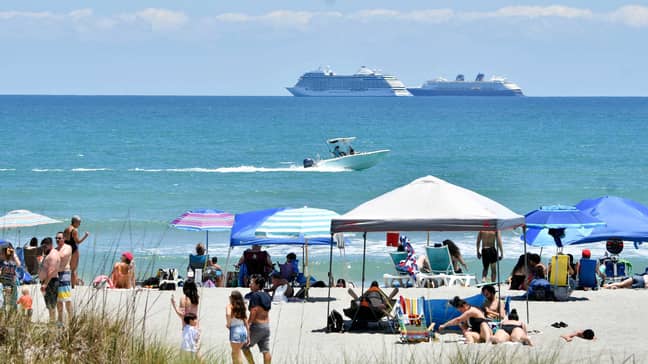 警方正在采取更艰难的措施来打击佛罗里达州可可海滩上乱扔垃圾的崛起。信用：PA