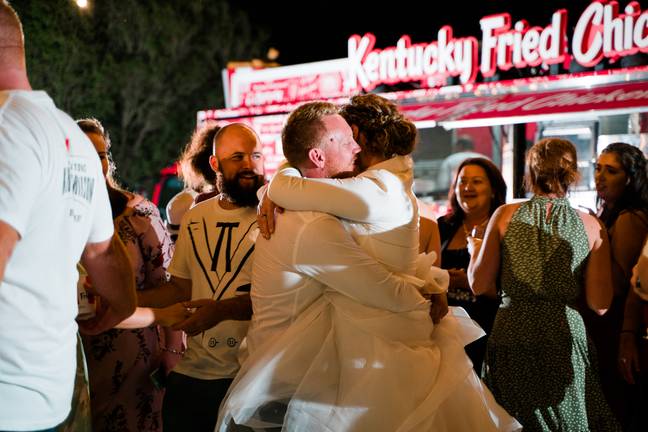 来自澳大利亚昆士兰州的这对夫妇在2017年在肯德基签署了他们的第一次约会。学分：KFC