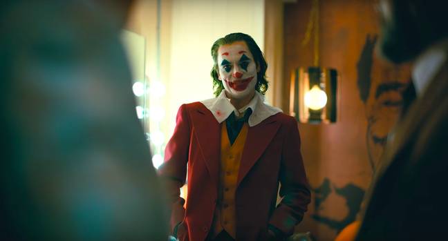 英国的小丑电影发布日期是2019年10月4日。学分：华纳兄弟