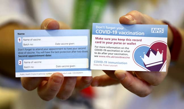 接收冠状病毒疫苗后将给予人们的卡人。信用：PA