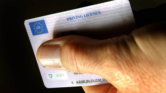 建议国外生活的英国人向本地许可证转换为您的英国许可证。信用：PA