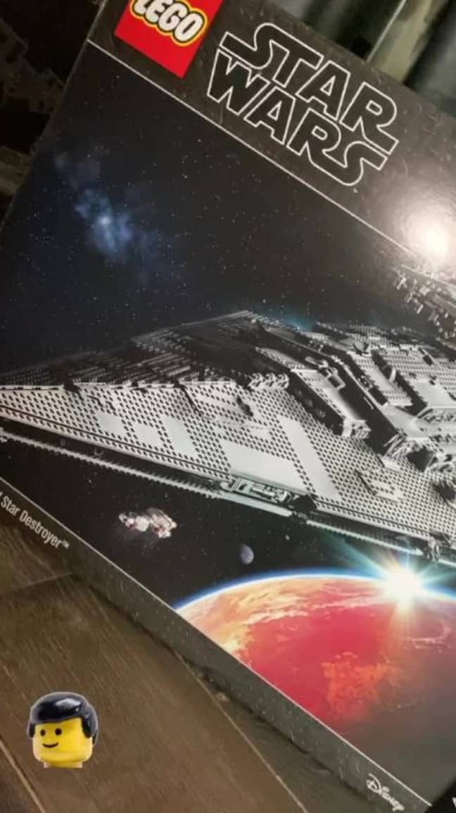 维多利亚将与《星球大战乐高》（Star Wars Lego）的大卫感到惊讶。学分：Instagram/Victoriabeckham“width=