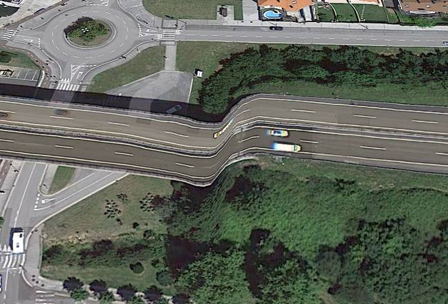 Google Street View在西班牙创造了这条道路的Trippy Optical Illusion（信用：Reddit）