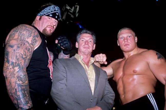 Undertaker（L）无意中落后于WWE最大的受伤。信用：PA