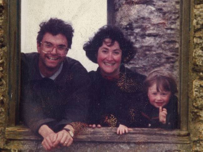 丹尼尔（Daniel）与他的妈妈和爸爸在1991年。