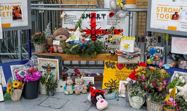 曼彻斯特竞技场受害者在曼彻斯特维多利亚站轰炸的纪念馆。信用：PA