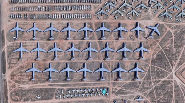 谷歌地图显示了被遗弃飞机的神秘“飞机墓地”。信贷:谷歌地图