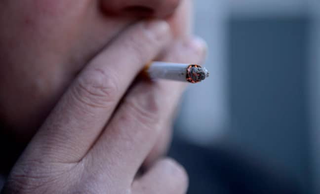 据专家说，英国的最后一支香烟将在2051年抽烟。信用：PA