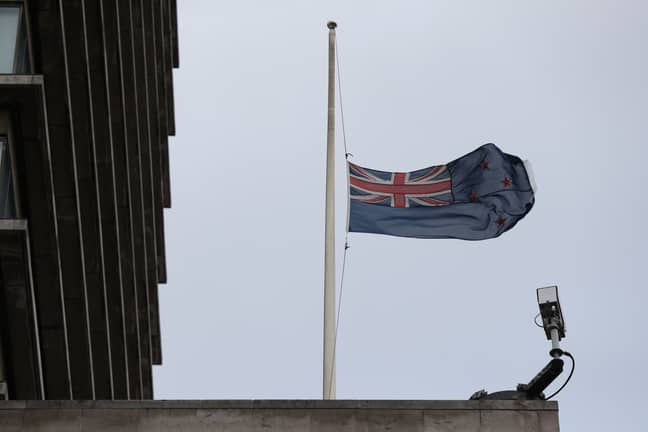 旗帜在伦敦新西兰高级委员会的Haft Mast飞行。信用：PA