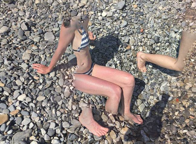 这个沙滩甲裔的身体已合并到鹅卵石中。信用：谷歌地图