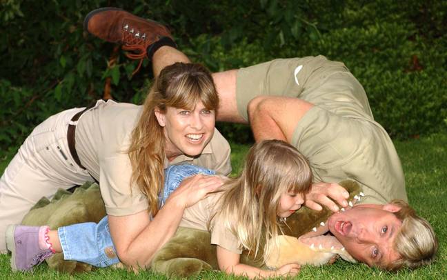史蒂夫·欧文（Steve Irwin）和妻子特里（Terri）和女儿宾迪（Bindi）。信用：PA