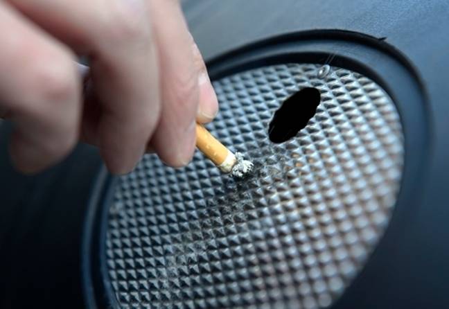 议员鲍勃·布莱克曼表示，吸烟仍然是导致过早死亡和健康不平等的主要原因。信贷:爸爸