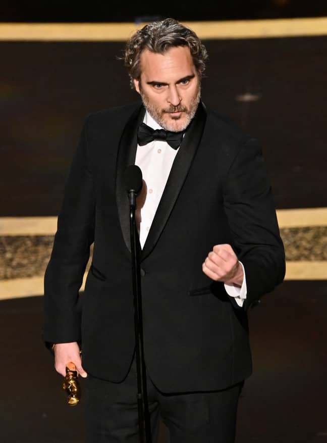 Joaquin Phoenix为最好的演员挑选了他的奖励。信用：Shutterstock.
