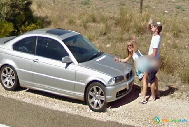 最有趣的Google地图照片的照片是一对夫妇在澳大利亚信用中的一条小路上发生性关系的照片：怪异的Google Earth