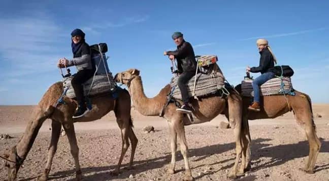 三人开始于骆驼。信用：ITV