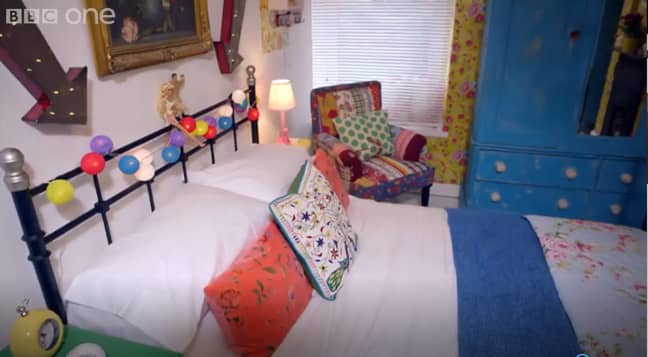 约翰和雷切尔的新卧室像铅气球一样倒下。学分：BBC