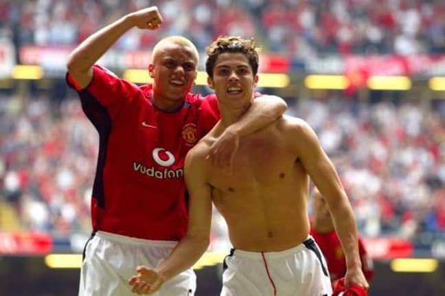 罗纳尔多（Ronaldo）于2004年与曼联队友韦斯·布朗（Wes Brown）一起。信用：PA