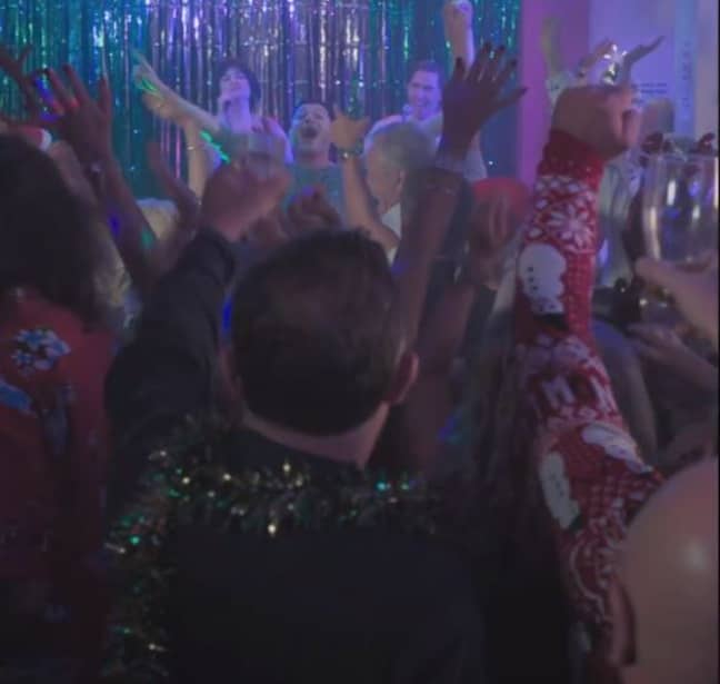 预告片展示了演员派对在节日期间的聚会。信用：BBC ONE