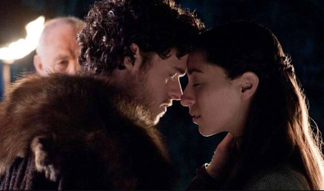 罗伯·史塔克（Robb Stark）和塔利莎·梅吉（Talisa Maegyr）的秘密婚姻以同一首歌为特色。学分：HBO