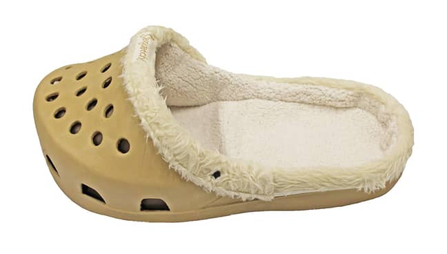 拖鞋形床非常适合任何喜欢保持舒适的宠物。（信用：亚马逊）