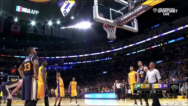 科比·布莱恩特（Kobe Bryant）退休NBA比赛的最后三分钟是体育传奇。信用：时代华纳电缆