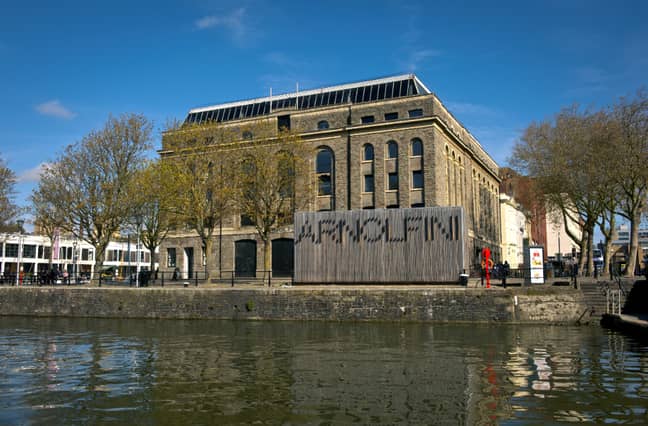 BBF经营咖啡馆的布里斯托尔港口的Arnolfini艺术中心。信用：PA“width=