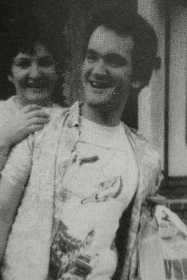 塔伦蒂诺（Tarantino）和他的妈妈康妮·扎斯特（Connie Zastoupil）。信用：家庭照片“width=