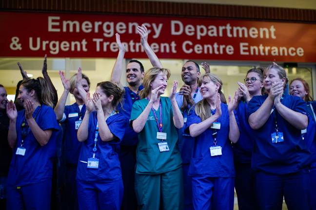 在过去的几周里，数百万人出来展示他们对NHS工作人员无私的工作的感谢。信用：PA
