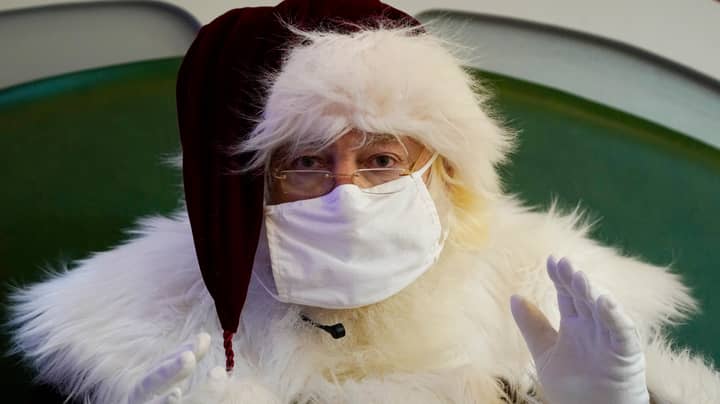 穿着圣诞老人的衣服，在老年养老院里感染了数十人
